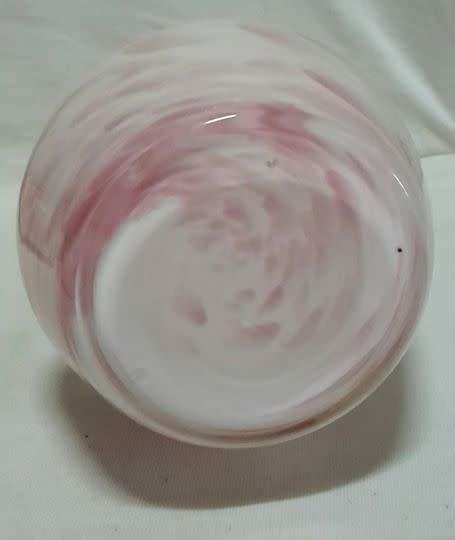 Beautiful twirly pink glass vase!!