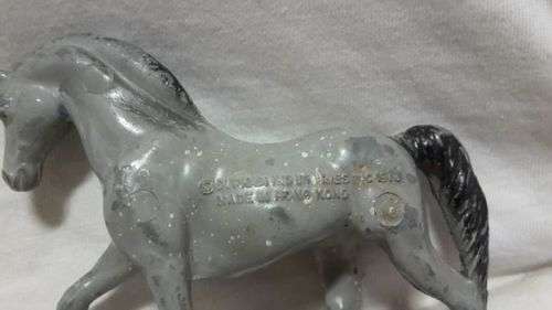 Horse - metal - made in Hong Kong 1973 -  5cm high