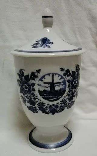 Delft urn