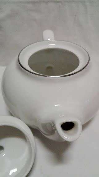 Maxwell & Williams Platinum 750ml Teapot