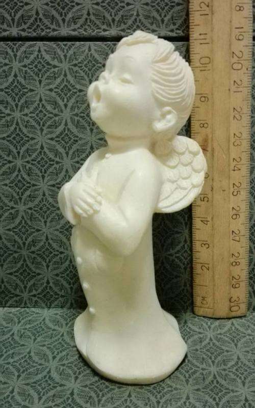 Singing angel