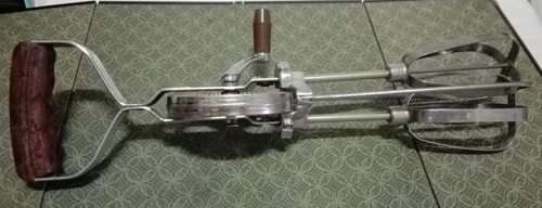 Lovely vintage hand beater