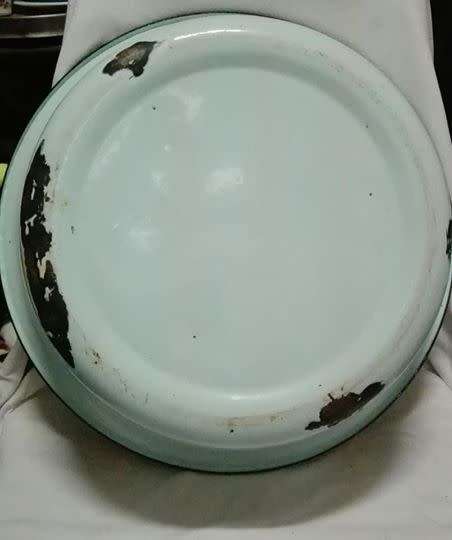 Lovely vintage mint green wash basin/jug/Koos and soap dish! LOOK!!!