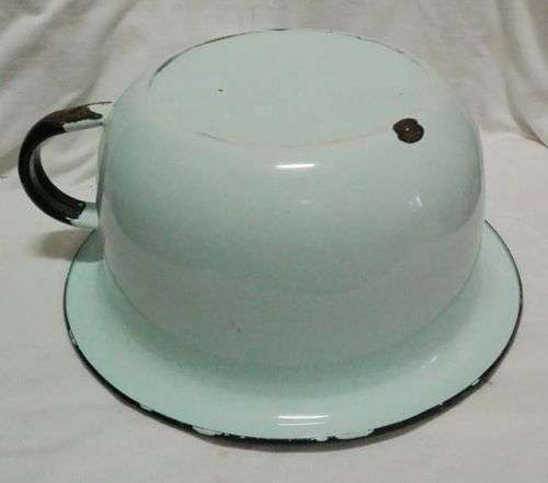 Lovely vintage mint green wash basin/jug/Koos and soap dish! LOOK!!!