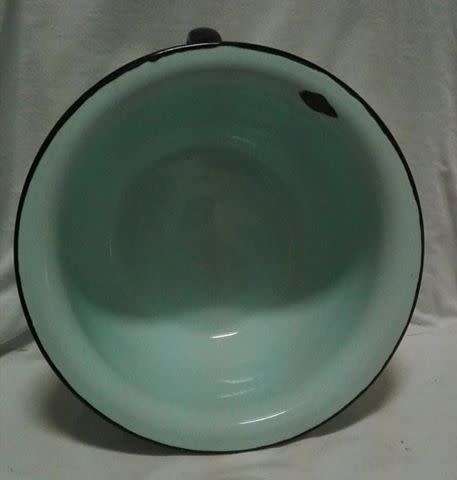 Lovely vintage mint green wash basin/jug/Koos and soap dish! LOOK!!!