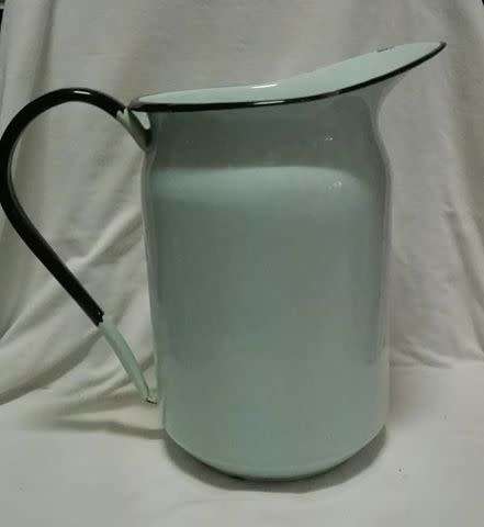 Lovely vintage mint green wash basin/jug/Koos and soap dish! LOOK!!!