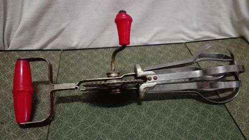 Vintage hand beater - LOOK!
