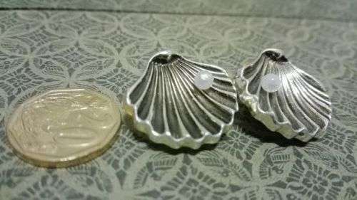 Lovely clip on earrings!!