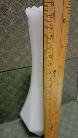 Lovely vintage milk glass vase