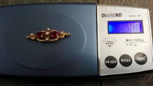 Victorian 9 ct gold, Pearl and Garnet brooch! WOW! It measures 4 cm across, x 1.5 cm  weight 4. g