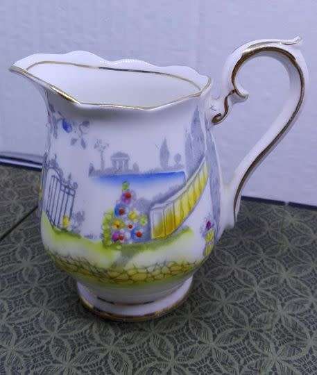 Royal Albert Bone china  - Rosedale! WOW!!! LOOK!! Creamer
