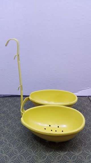 Very vintage!! Metal egg holder for cooking