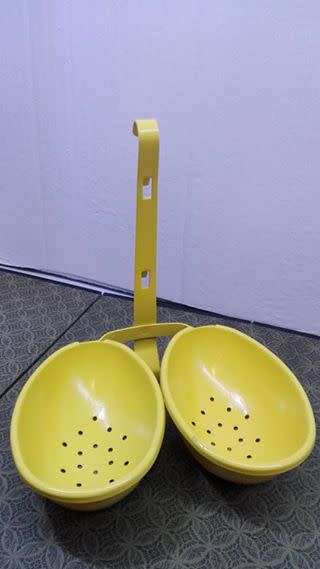 Very vintage!! Metal egg holder for cooking