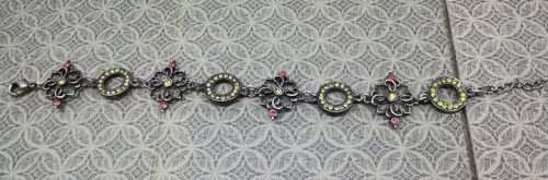 Lovely bracelet! Look!