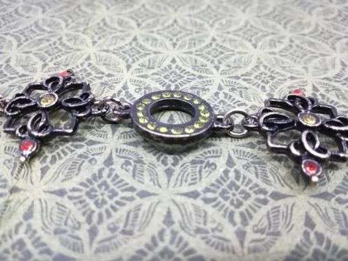 Lovely bracelet! Look!