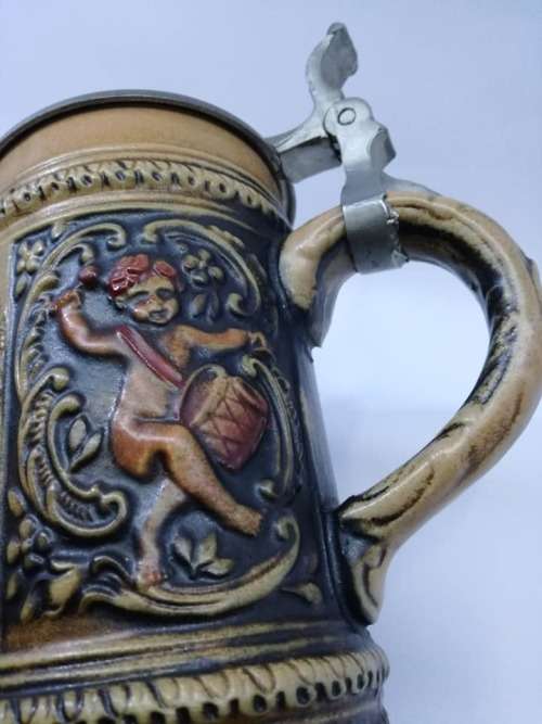 Beer jug - character detail - LOOK!