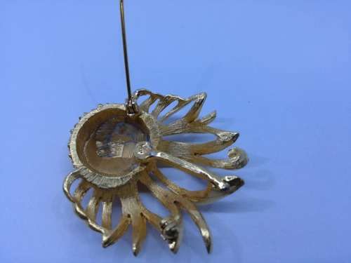 Lovely flower brooch - Look!