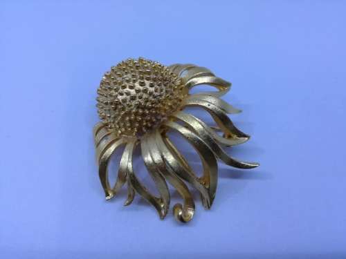 Lovely flower brooch - Look!