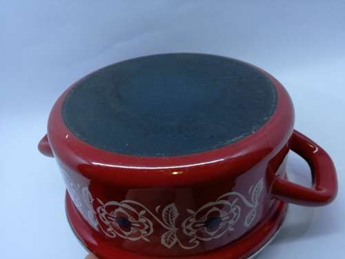 Lovely  heavy red pot! Look!!