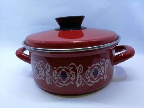Lovely  heavy red pot! Look!!