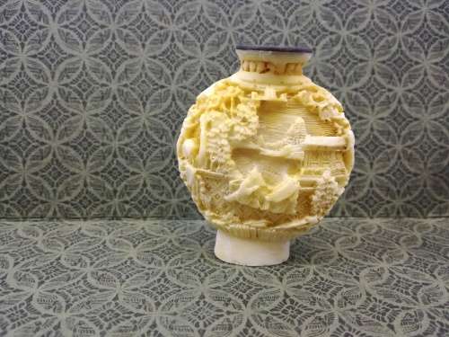 Carved old white cinnabar resin Chinese snuff bottle and head
