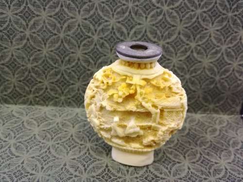 Carved old white cinnabar resin Chinese snuff bottle and head