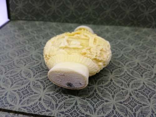 Carved old white cinnabar resin Chinese snuff bottle and head