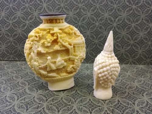 Carved old white cinnabar resin Chinese snuff bottle and head