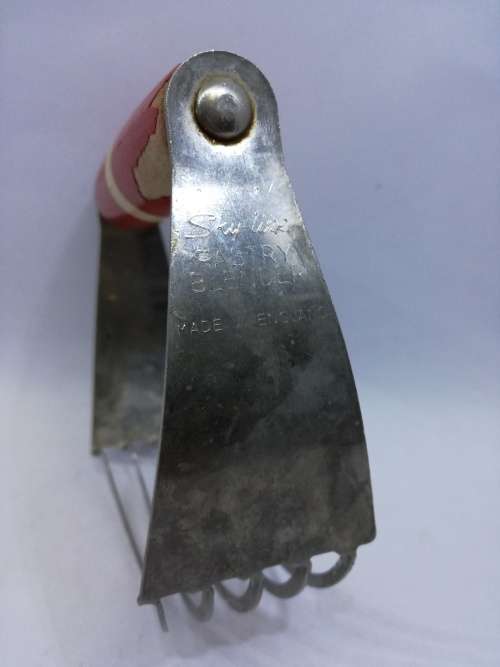 Stunning vintage Skyline pastry blender