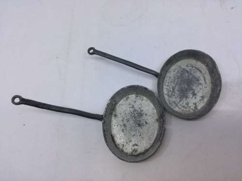 Salesman sample? Pans metal