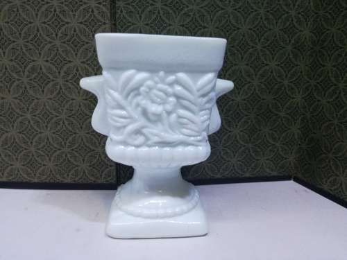 Vintage gorgeous small vase!