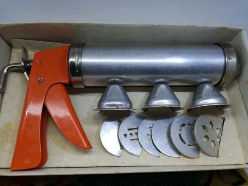 Biscuit and Icing gun