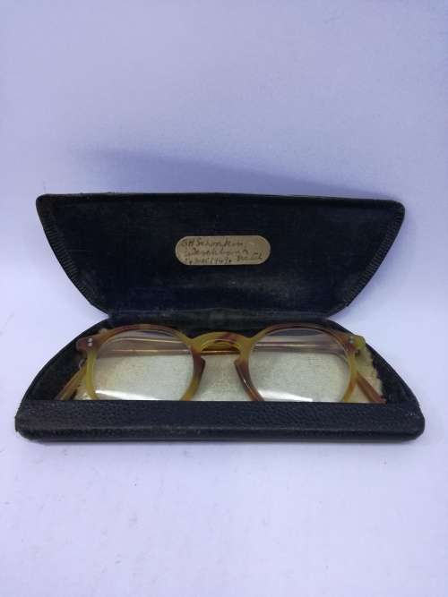 Vintage reading glasses in box