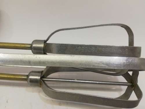 Manual egg beater