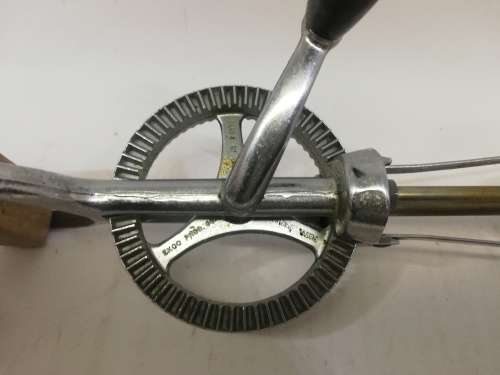 Manual egg beater