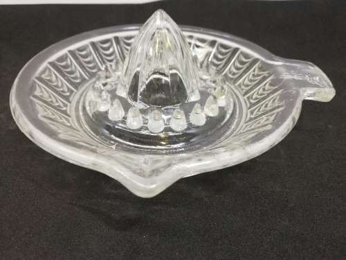 Glass citrus juicer