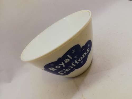 No spill bowl - Milk glass Royal Chiffons