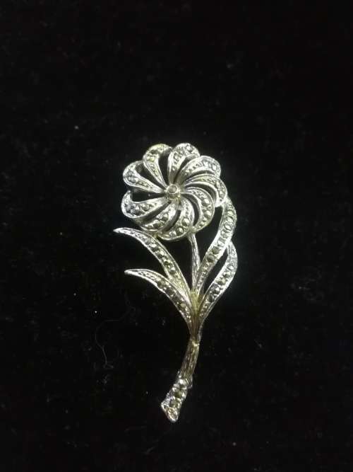 Vintage flower marcasite brooch - pretty!
