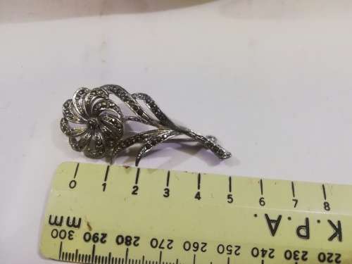 Vintage flower marcasite brooch - pretty!