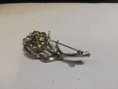 Vintage flower marcasite brooch - pretty!