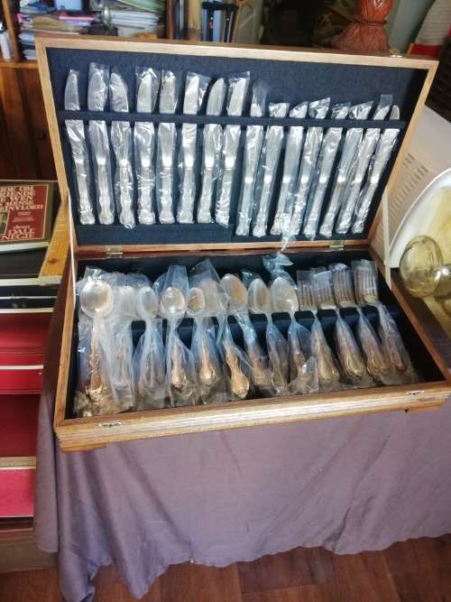 Vintage Silver plated Canteen  Cutlery Em ess A1 - 8 place setting - Like new!