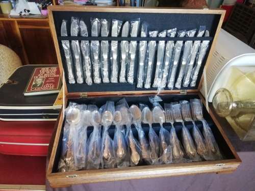 Vintage Silver plated Canteen  Cutlery Em ess A1 - 8 place setting - Like new!