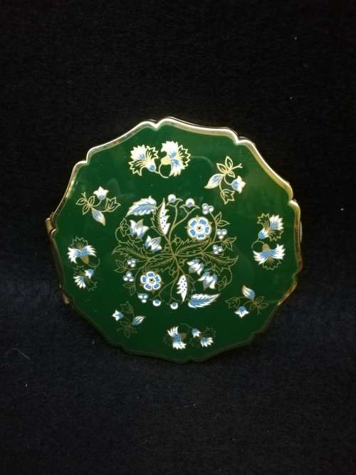 Stratton powder compact