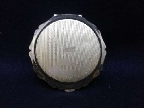 Stratton powder compact