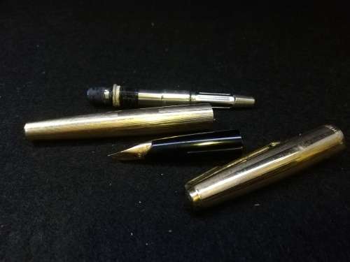 Parker rolled gold fountain pen - for spares I think - 14k nib
