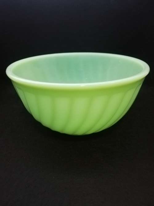 Green glass mixing bowl Fire King - Made in USA
