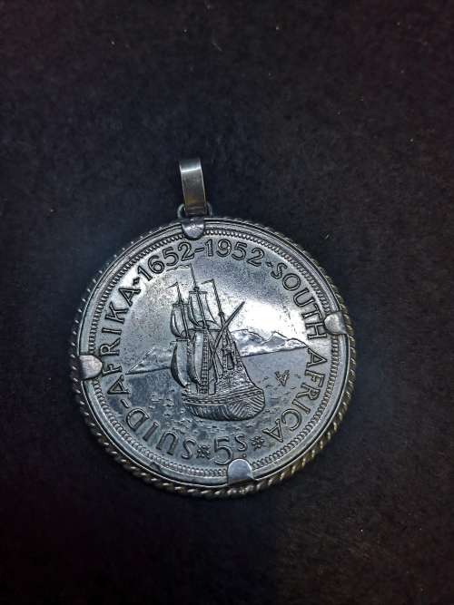 George VI 5 Shilling 1952 SOUTH AFRICA silver coin in STERLING SILVER Pendant setting