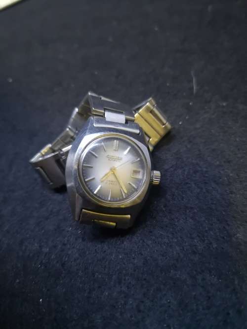 Vintage automatic Citizen ladies watch - wins time- selling as is