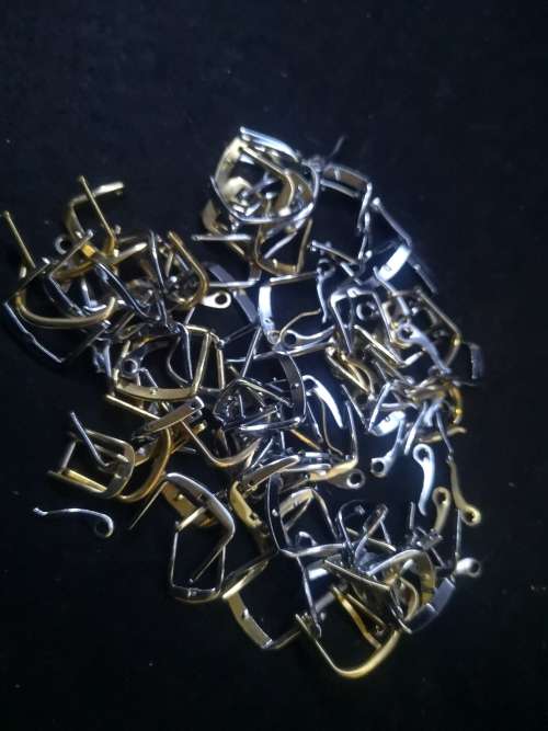 Job lot of watch pins and buckles