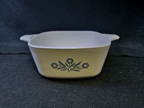 Corning Ware - 2 3/4 cup  USA